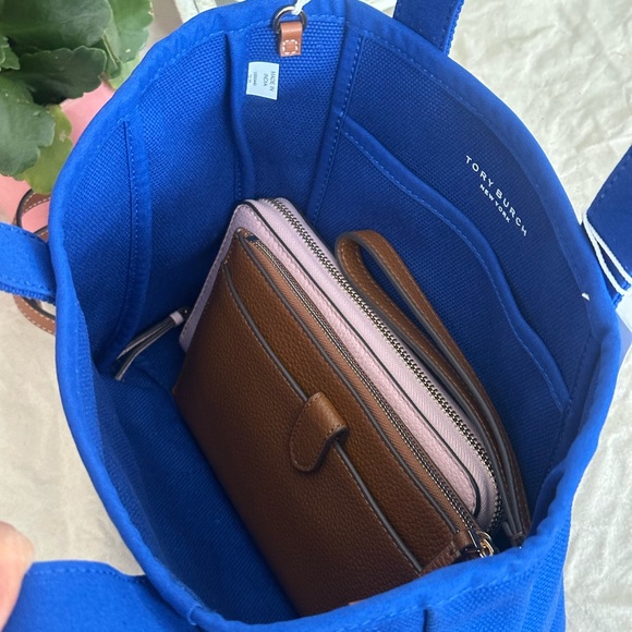 NWT Tory Burch canvas Tote, blue Dahlia, MSRP $349 - Picture 5 of 7